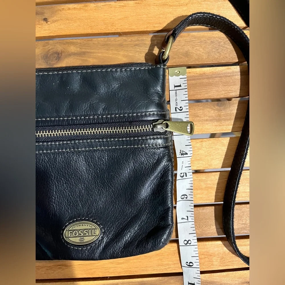 🖤FOSSIL leather crossbody bag black with brass hardware 🖤 - Picture 11 of 16